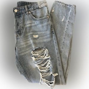 H&M Boyfriend light wash distressed denim